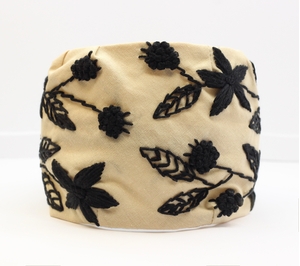 تل اسکارف کرم نخی گلدوزی مدل گل سیاه/black flower