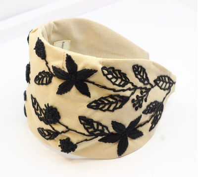 تل اسکارف کرم نخی گلدوزی مدل گل سیاه/black flower
