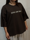 تیشرت باکسی never look وسط خط