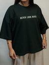 تیشرت باکسی never look وسط خط