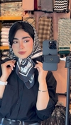 مینی اسکارف نخی سفید مشکی