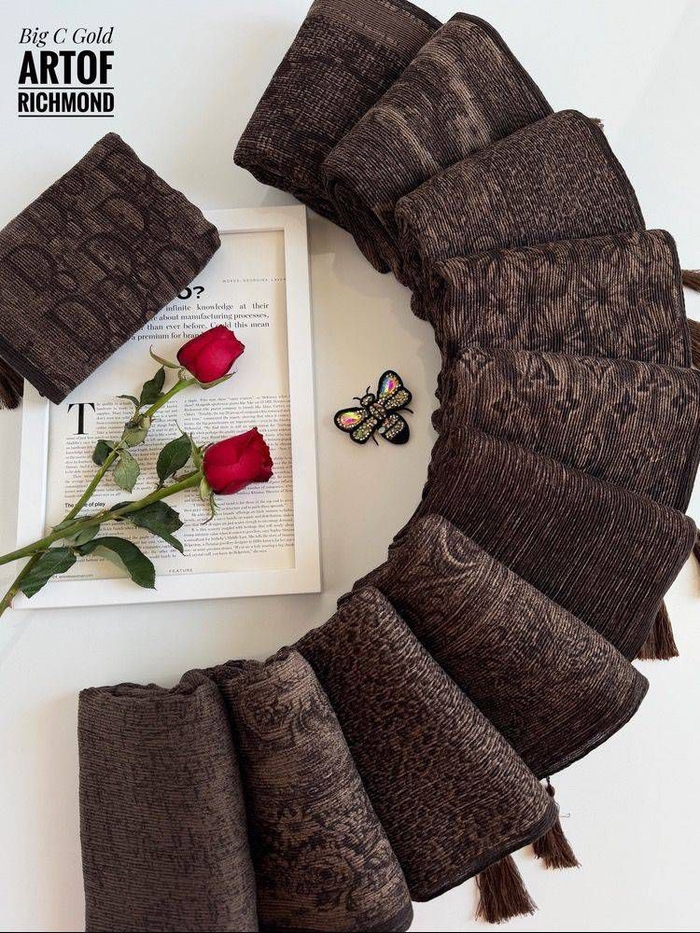 شال نخی برشکا قهوه‌ای 